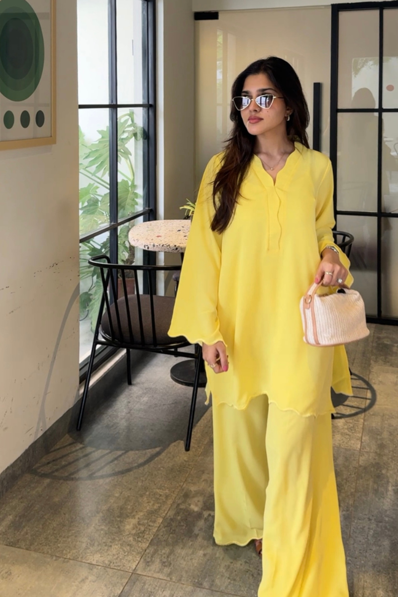 Butter Yellow Scallop Set